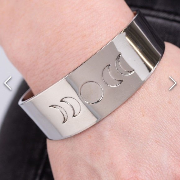 paparazzi Jewelry - Lunar Effect Silver Bracelet Silver Unique Cuff Moon 🌙